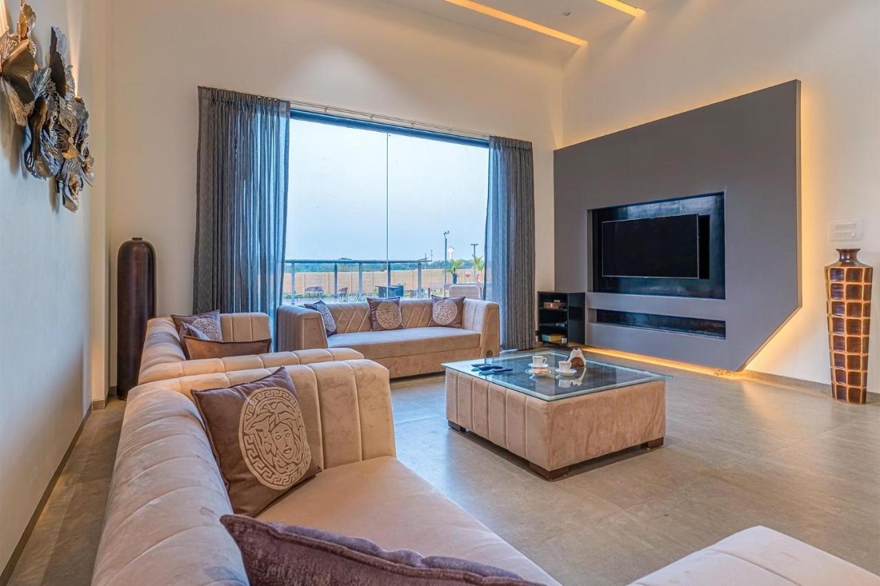 Stayvista'S Le Bon Horizon - Hillside Elegance With Chic Interiors, Poolside Serenity & Picturesque Gazebo - Proximity To Sula Nashik Zewnętrze zdjęcie